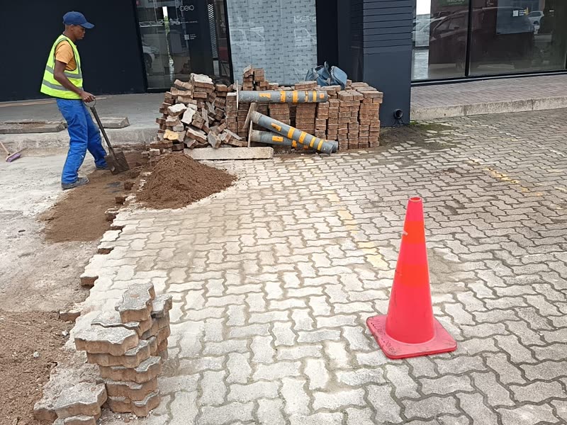 Paving being laid at the entrance of a newly completed commercial building